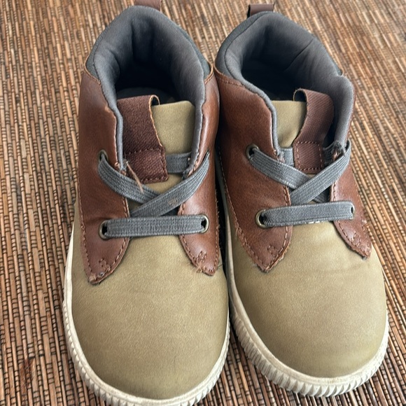 Carter’s Toddler Boots (9C) - Picture 2 of 3